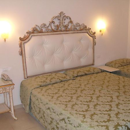 Residenza Due Torri Check In Presso Hotel Centrale Vicolo Cattani 7 ボローニャ エクステリア 写真