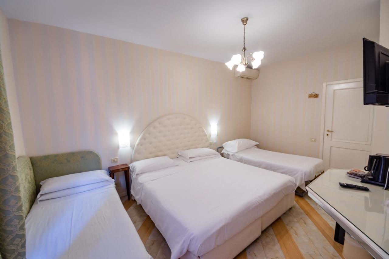 Residenza Due Torri Check In Presso Hotel Centrale Vicolo Cattani 7 ボローニャ エクステリア 写真