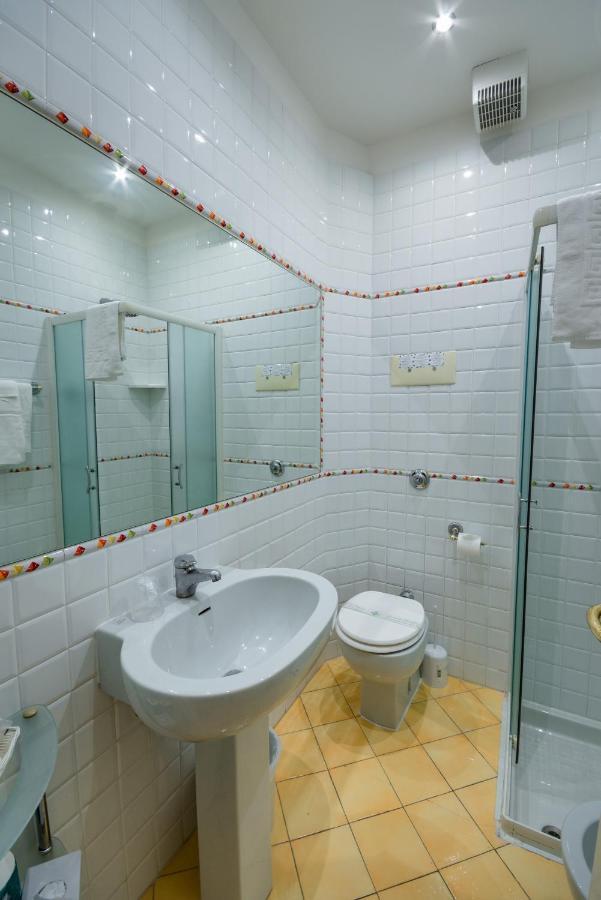Residenza Due Torri Check In Presso Hotel Centrale Vicolo Cattani 7 ボローニャ エクステリア 写真