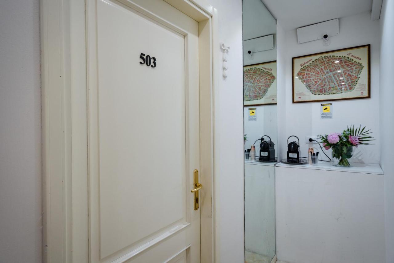 Residenza Due Torri Check In Presso Hotel Centrale Vicolo Cattani 7 ボローニャ エクステリア 写真