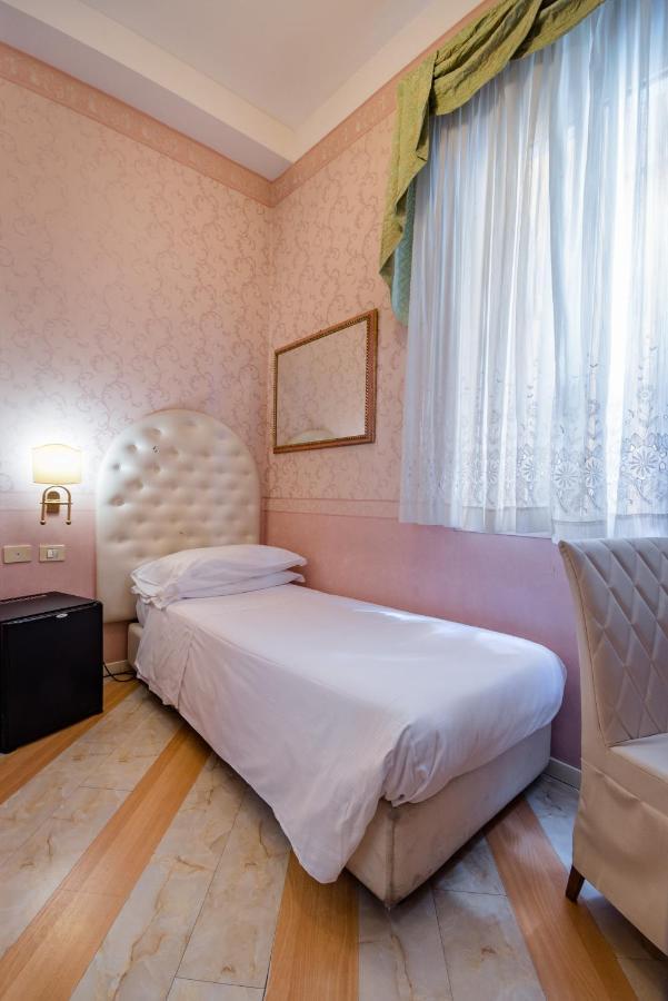 Residenza Due Torri Check In Presso Hotel Centrale Vicolo Cattani 7 ボローニャ エクステリア 写真