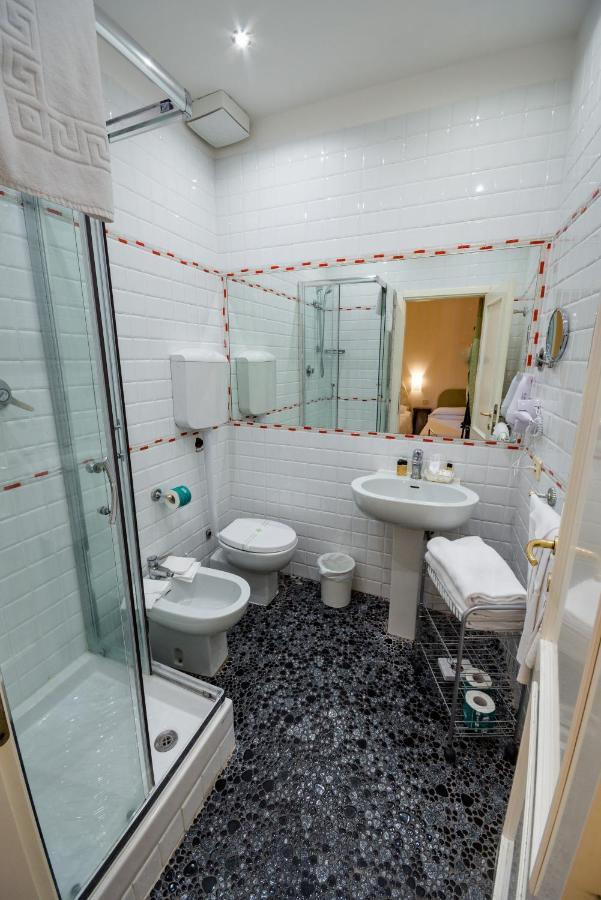 Residenza Due Torri Check In Presso Hotel Centrale Vicolo Cattani 7 ボローニャ エクステリア 写真