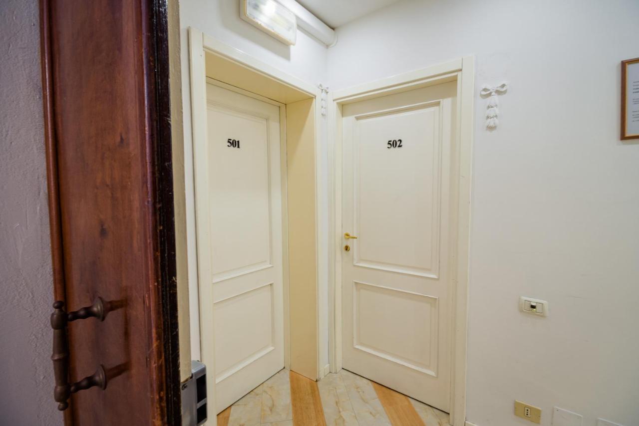Residenza Due Torri Check In Presso Hotel Centrale Vicolo Cattani 7 ボローニャ エクステリア 写真