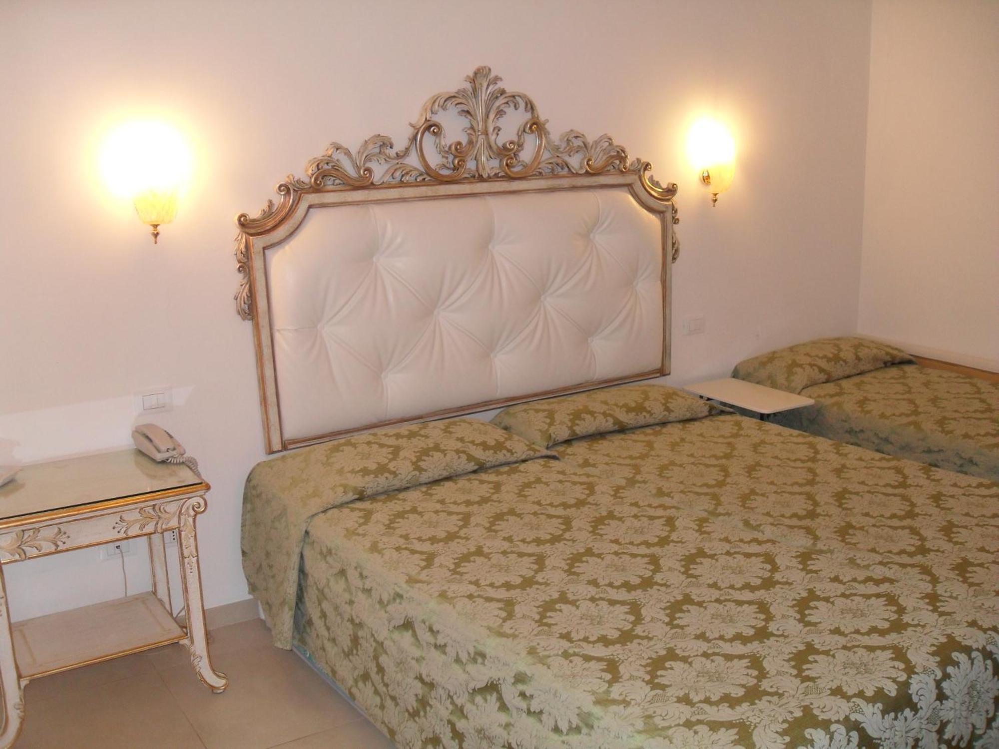Residenza Due Torri Check In Presso Hotel Centrale Vicolo Cattani 7 ボローニャ エクステリア 写真