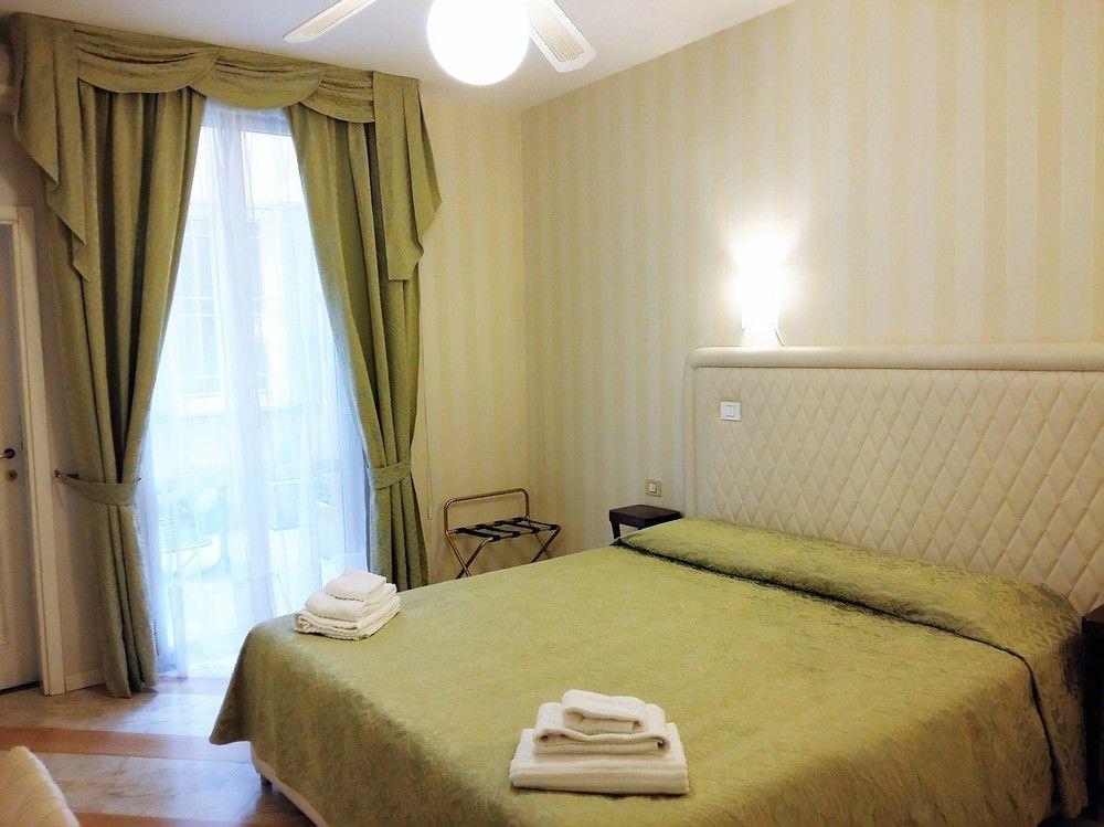 Residenza Due Torri Check In Presso Hotel Centrale Vicolo Cattani 7 ボローニャ エクステリア 写真