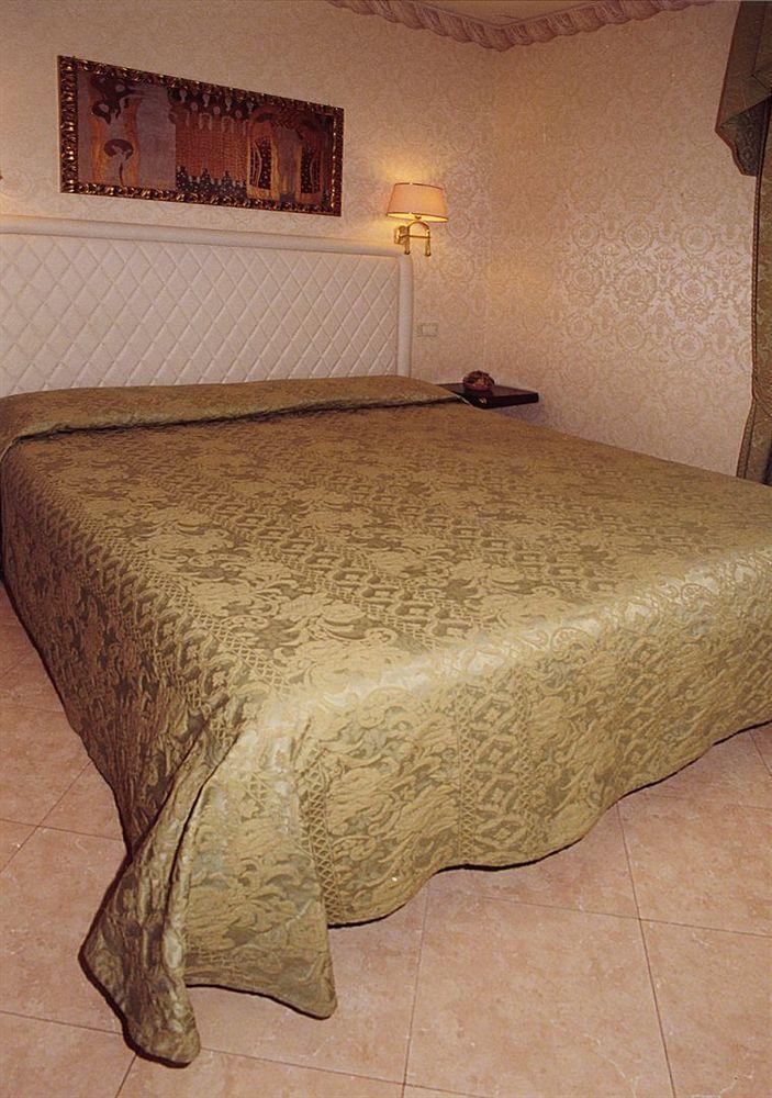 Residenza Due Torri Check In Presso Hotel Centrale Vicolo Cattani 7 ボローニャ エクステリア 写真