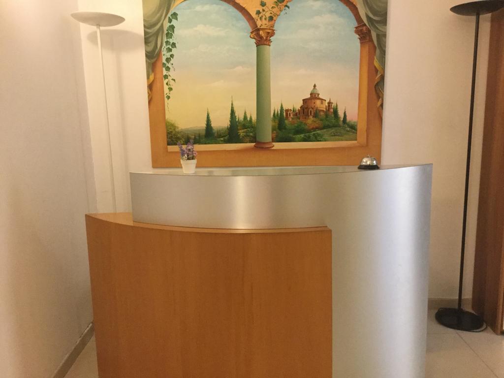 Residenza Due Torri Check In Presso Hotel Centrale Vicolo Cattani 7 ボローニャ エクステリア 写真