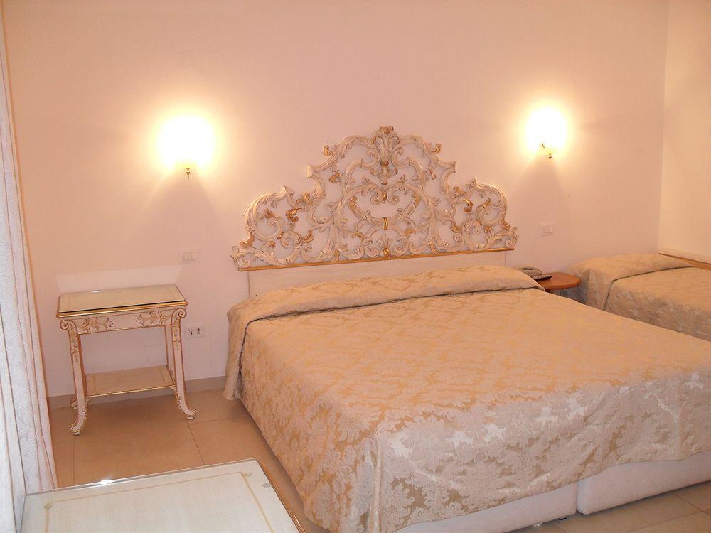 Residenza Due Torri Check In Presso Hotel Centrale Vicolo Cattani 7 ボローニャ エクステリア 写真