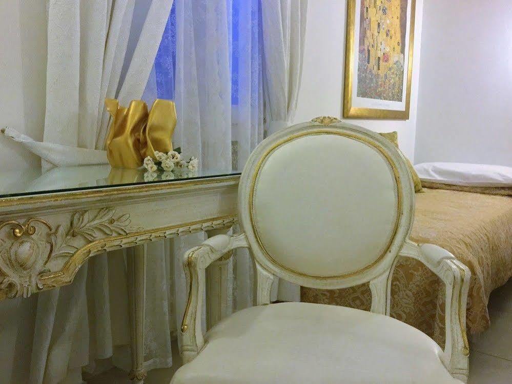 Residenza Due Torri Check In Presso Hotel Centrale Vicolo Cattani 7 ボローニャ エクステリア 写真